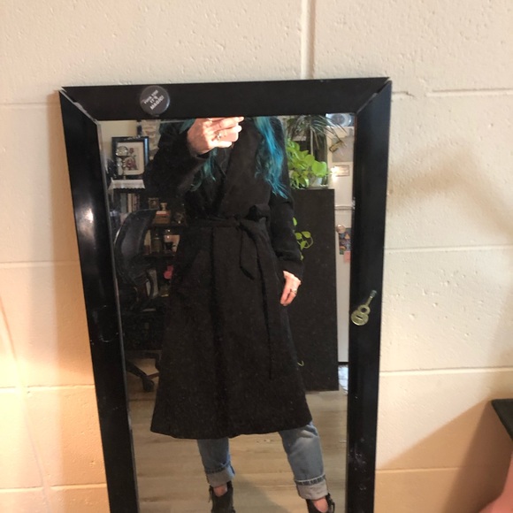 Simple wrap coat. Black - Picture 3 of 3